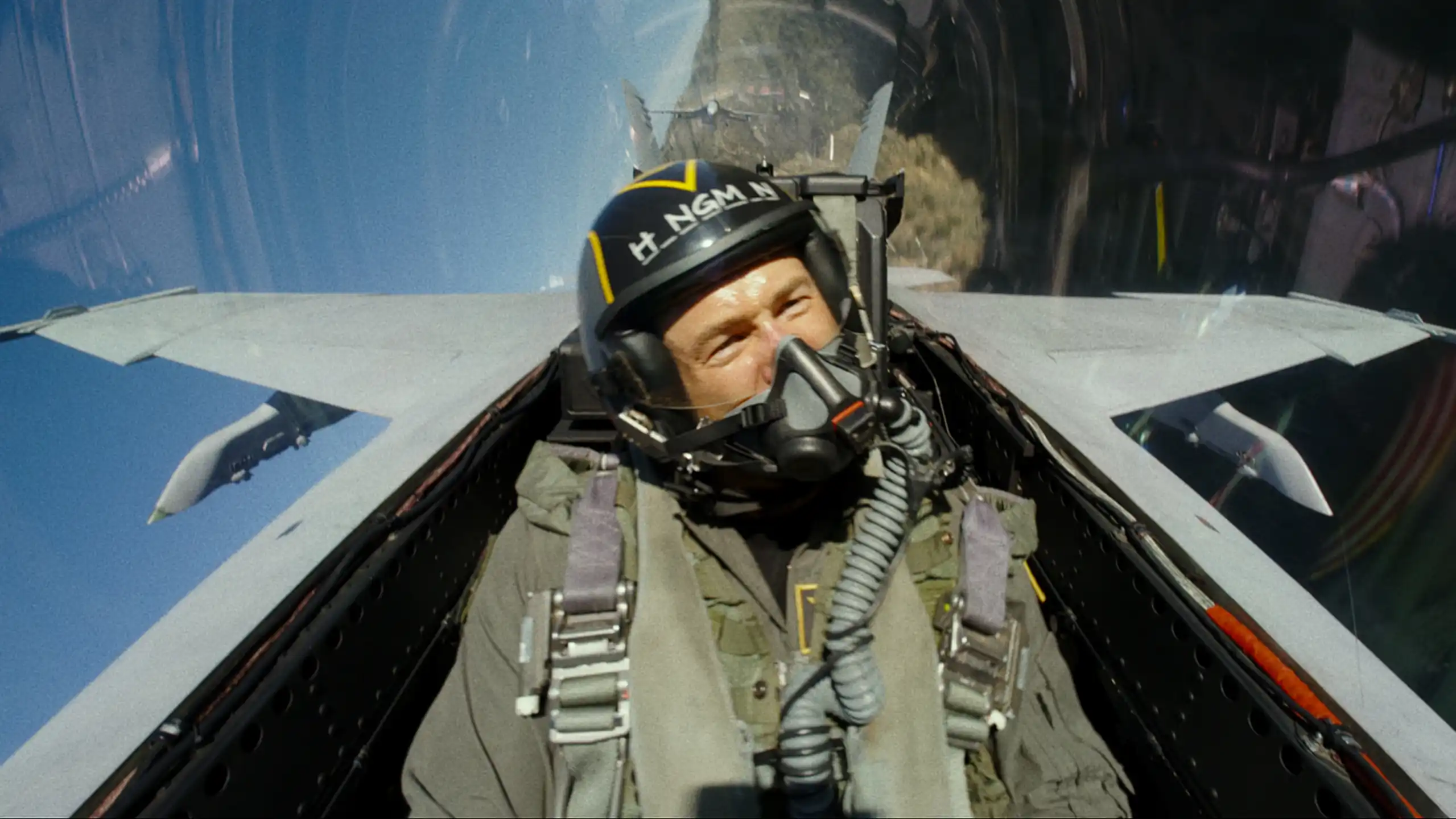 Top Gun: Maverick com Glen Powell alcança marco histórico após 12 anos de produção e 2 anos consecutivos no Top 10 da Paramount+