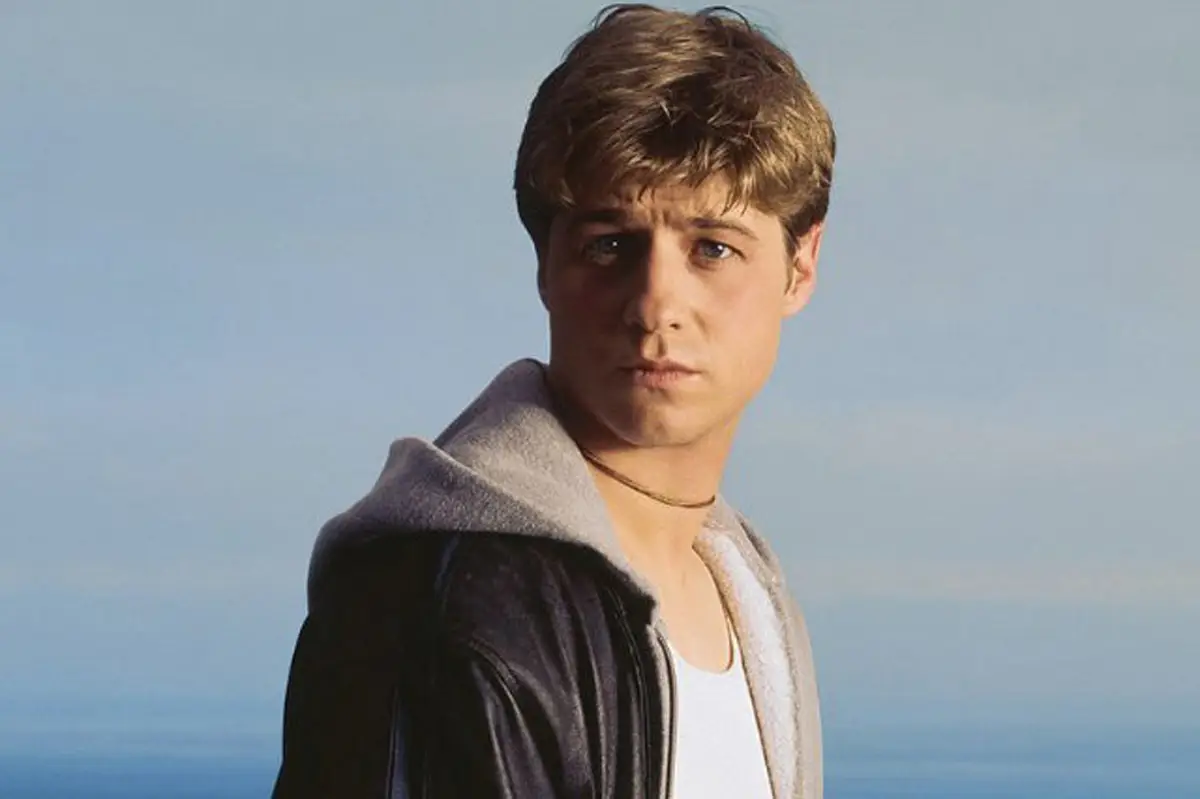 Ben McKenzie será o novo xerife na 2ª temporada de Sheriff Country ao lado de Morena Baccarin