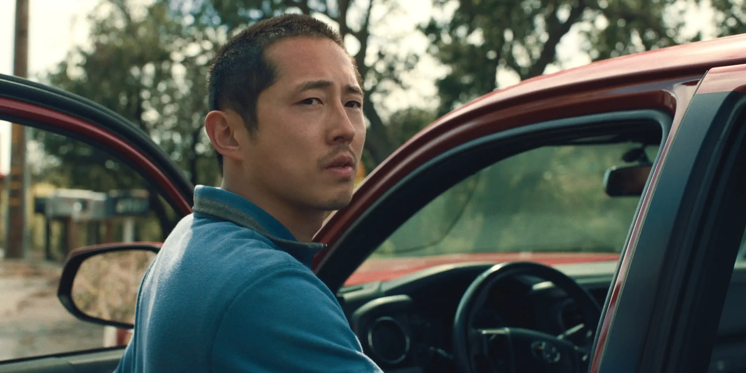 Steven Yeun retorna ao gênero sobrenatural em nova série da Netflix