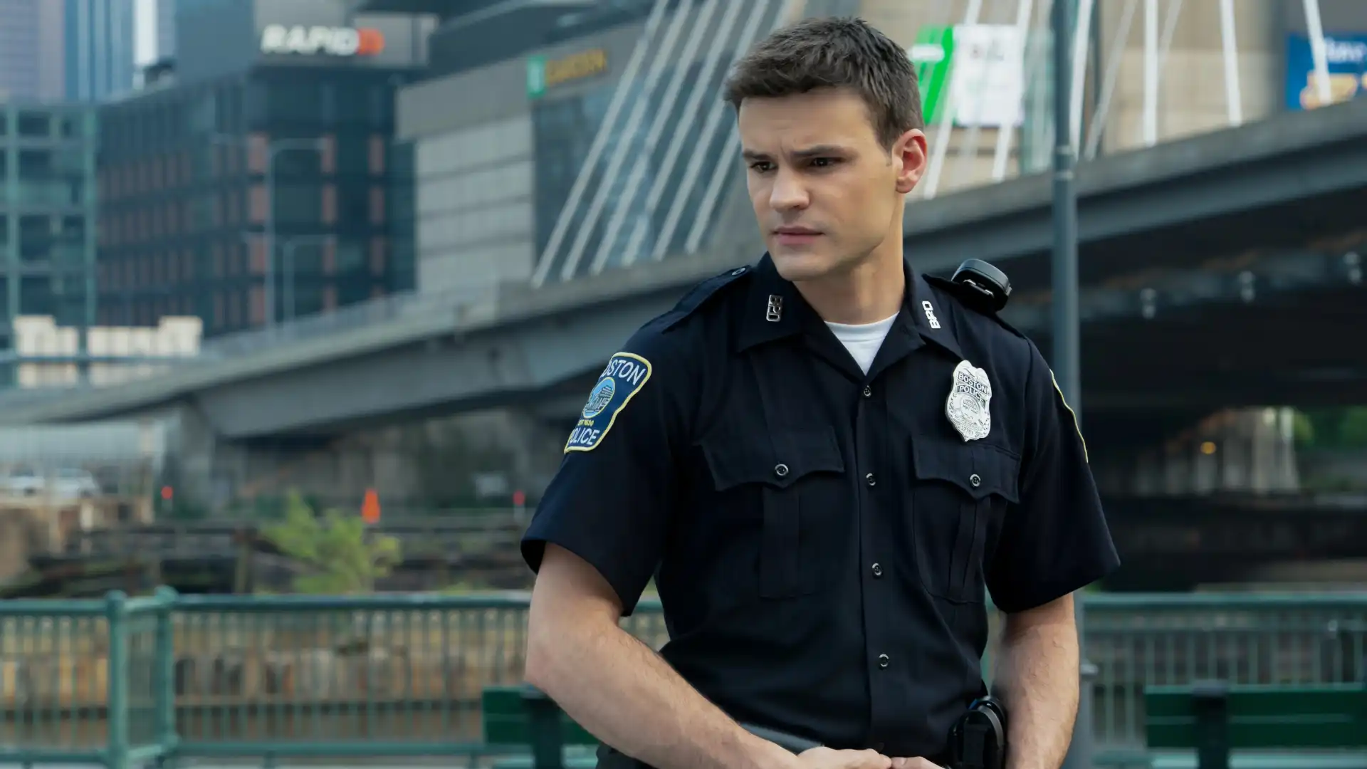 Will Estes retorna como Jamie Reagan em “Boston Blue” temporada 2 para reencontro com Danny Reagan