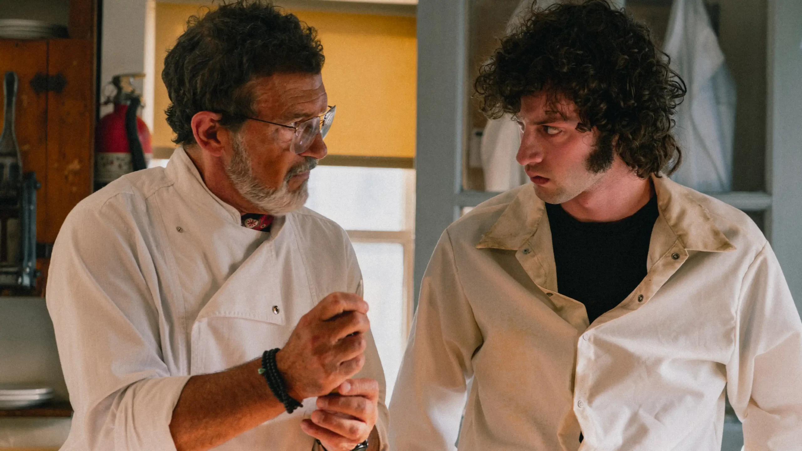 Filme “Tony” retrata a juventude de Anthony Bourdain com licença artística e emoção