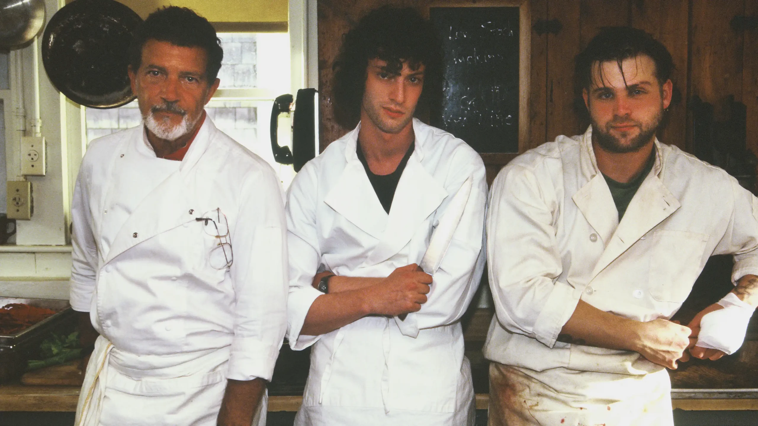 Filme “Tony” retrata a juventude de Anthony Bourdain com licença artística e emoção