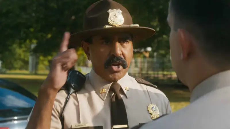 Super Troopers 3: Continuação Para Fãs com Humor Escrachado e Piadas Que Funcionam