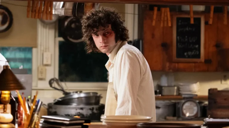 Filme “Tony” retrata a juventude de Anthony Bourdain com licença artística e emoção