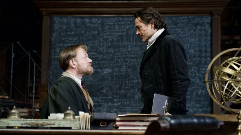 Nova adaptação de Sherlock Holmes revela elenco e trama inédita centrada em Moriarty