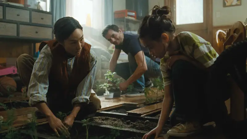 “The Last House” estreia na Netflix com Wagner Moura e Greta Lee, mas não corresponde às expectativas