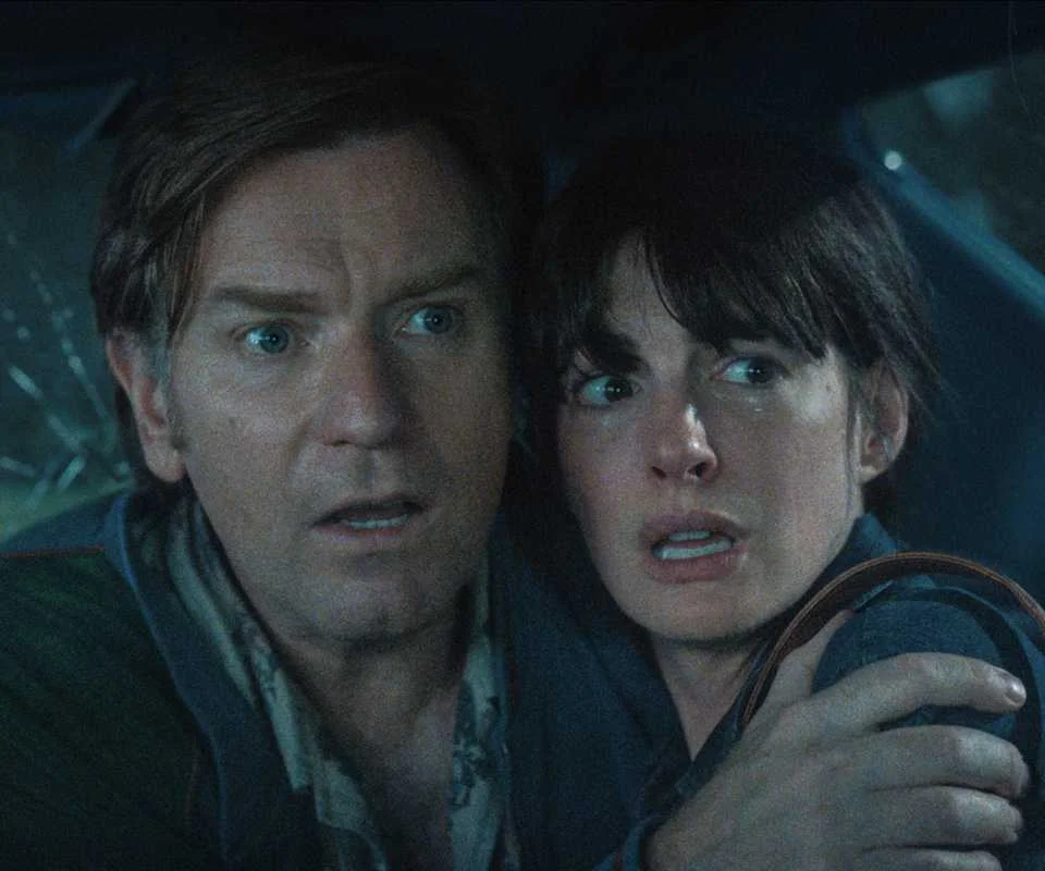 Primeiro feedback oficial de “The End of Oak Street”, sci-fi com Anne Hathaway e dirigido por David Robert Mitchell