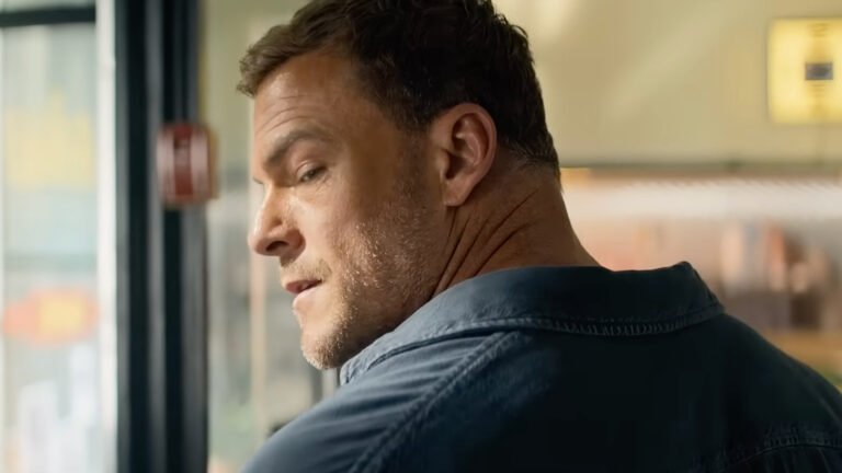 Temporada 4 de Reacher mantém fórmula e entrega ação envolvente com Alan Ritchson