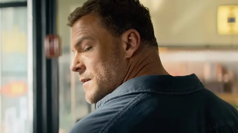 Temporada 4 de Reacher mantém fórmula e entrega ação envolvente com Alan Ritchson