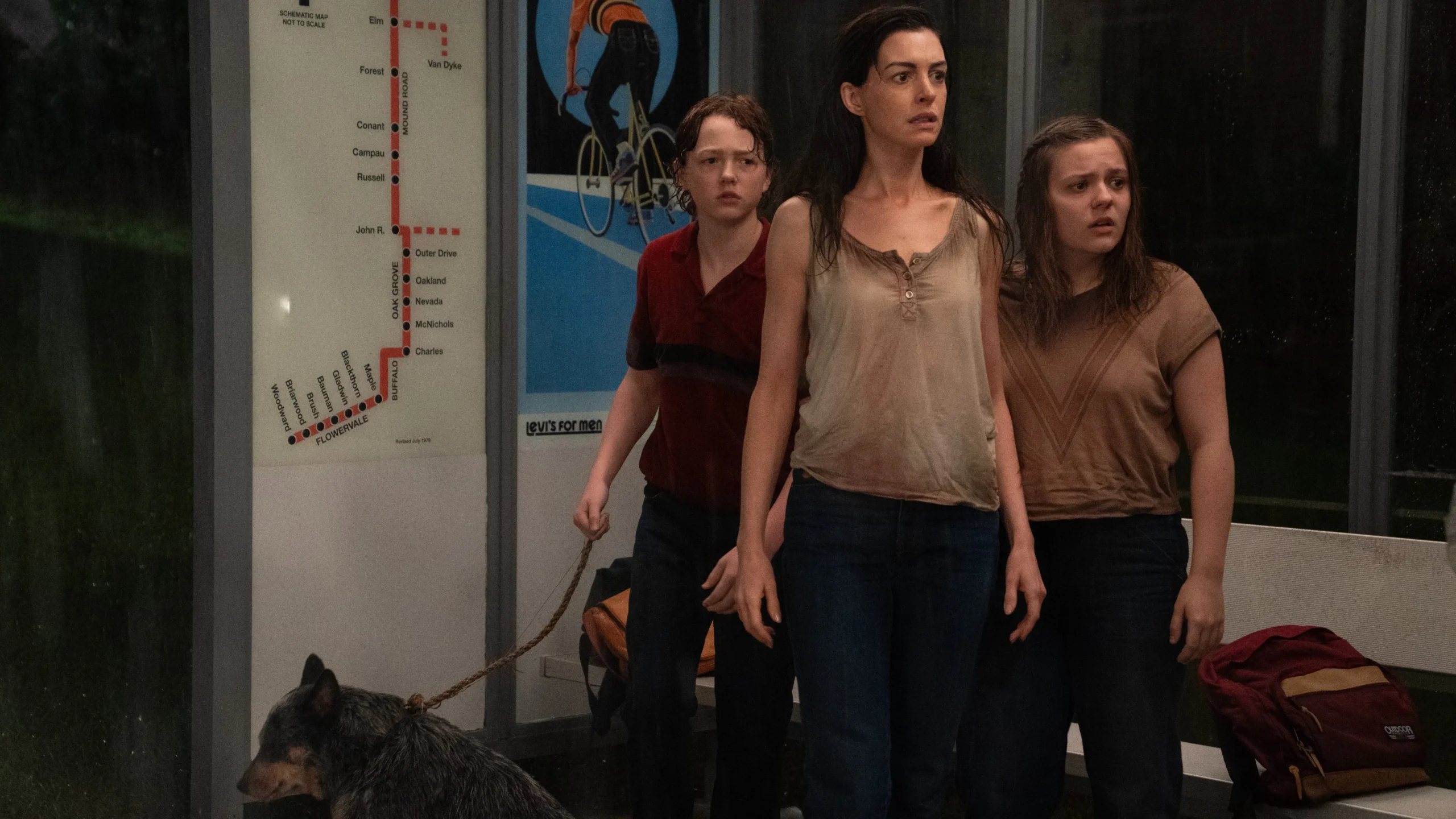 Diretor e produtor revelam influência de Stephen King em nova aventura de dinossauros com Anne Hathaway e Ewan McGregor