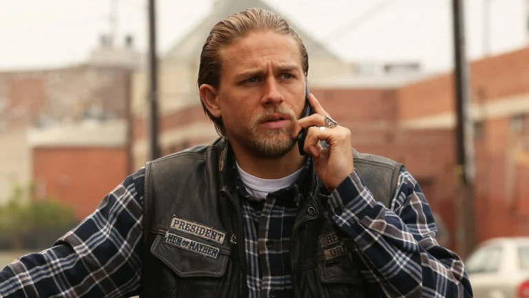 Charlie Hunnam e elenco de Sons of Anarchy retornam em nova série derivada