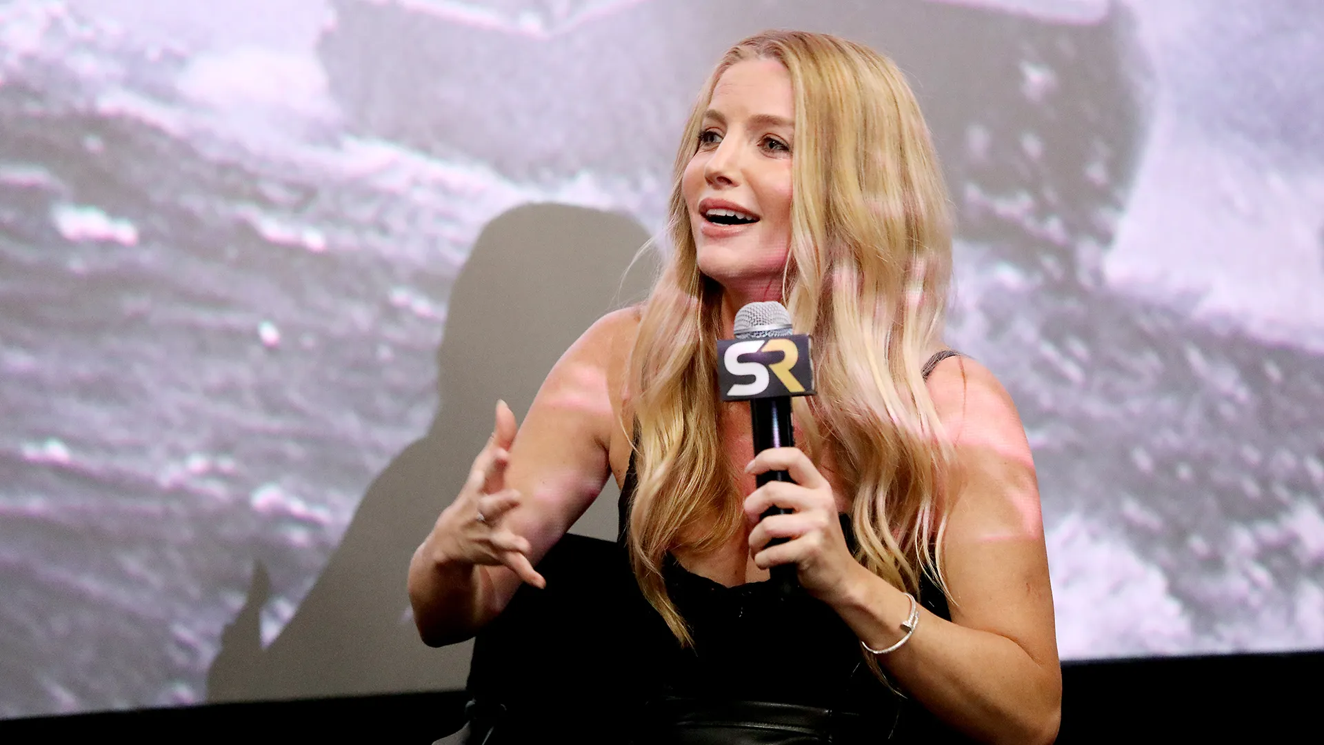 Annabelle Wallis revela o maior desafio ao filmar filme de ação com Jason Statham