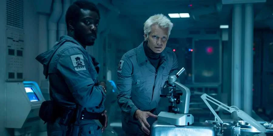 Sam Spruell revela detalhes sobre novo personagem em Alien: Earth 2