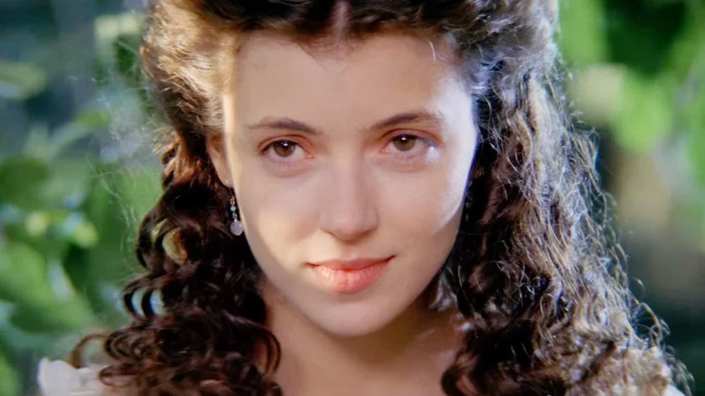 Tim Curry se destacou como vilão em clássico filme de fantasia dos anos 1980