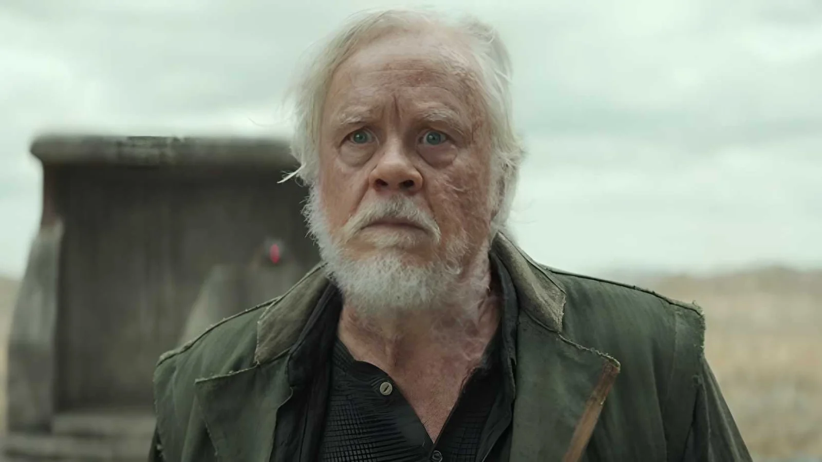 Ator de Silo confirma saída definitiva da série na quarta temporada