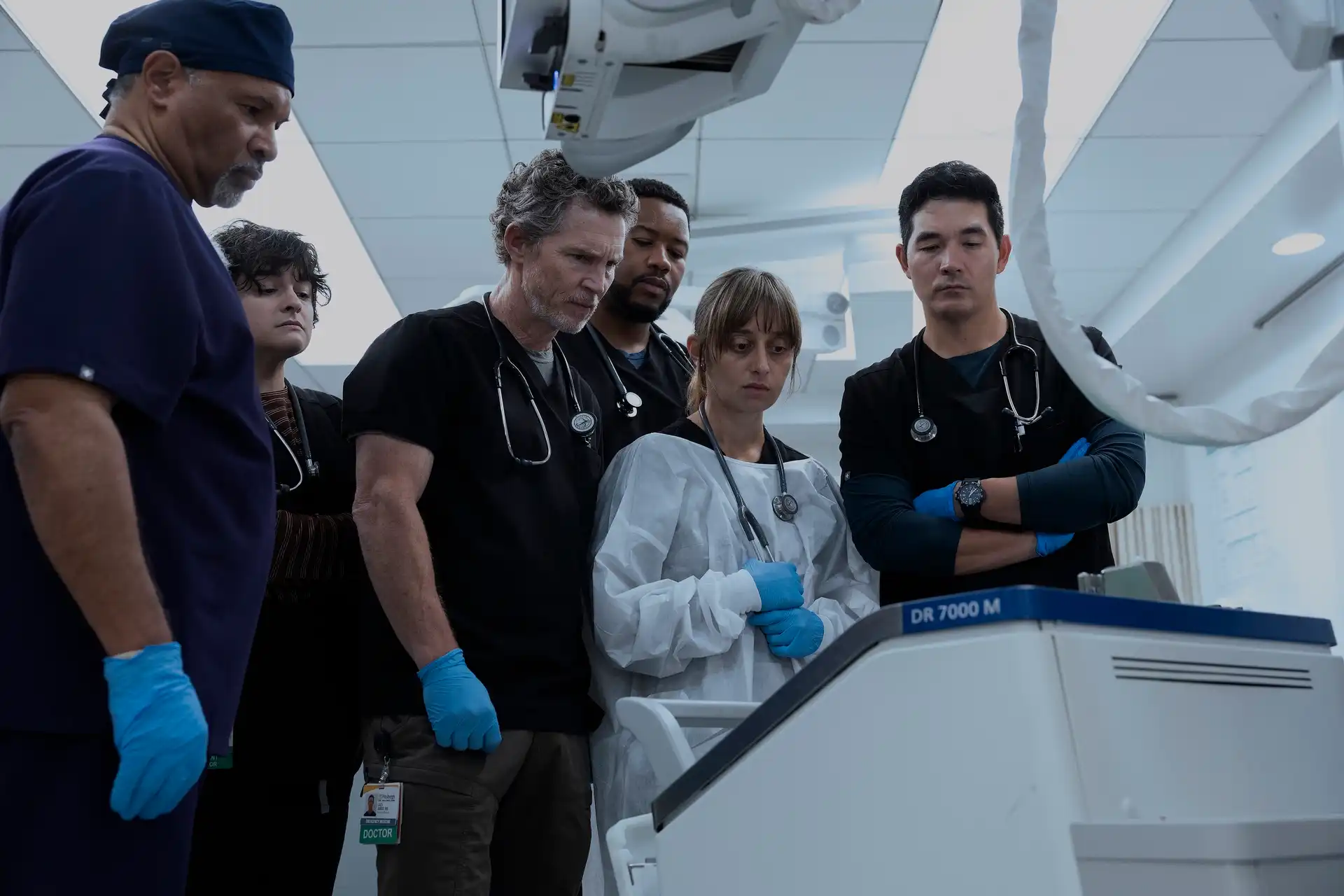 Trailer da 3ª Temporada de The Pitt Revela Retorno de Personagem Principal e Novos Conflitos no Pronto-Socorro