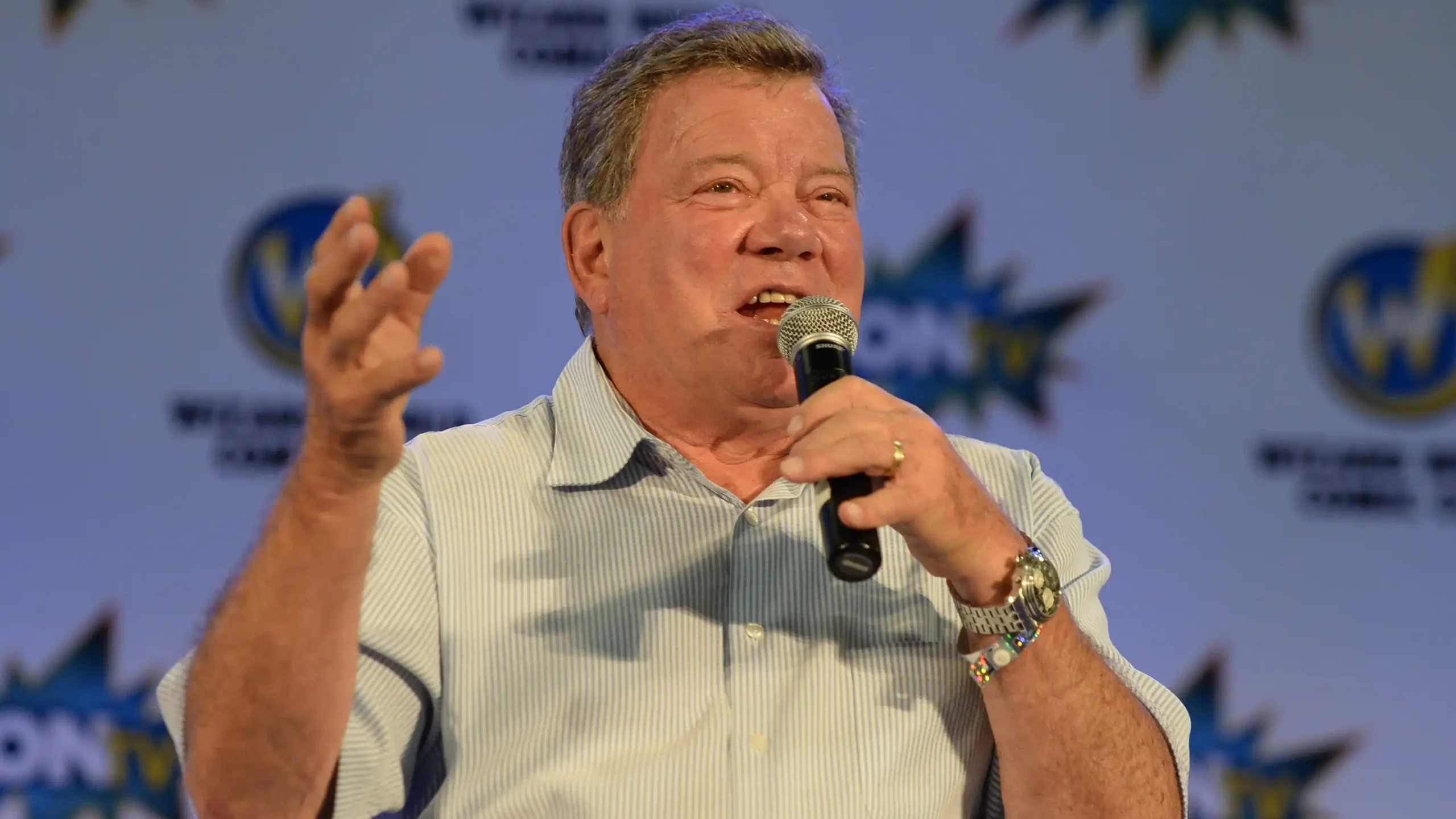 Holly Hunter elogia defesa de William Shatner sobre série polêmica de Star Trek