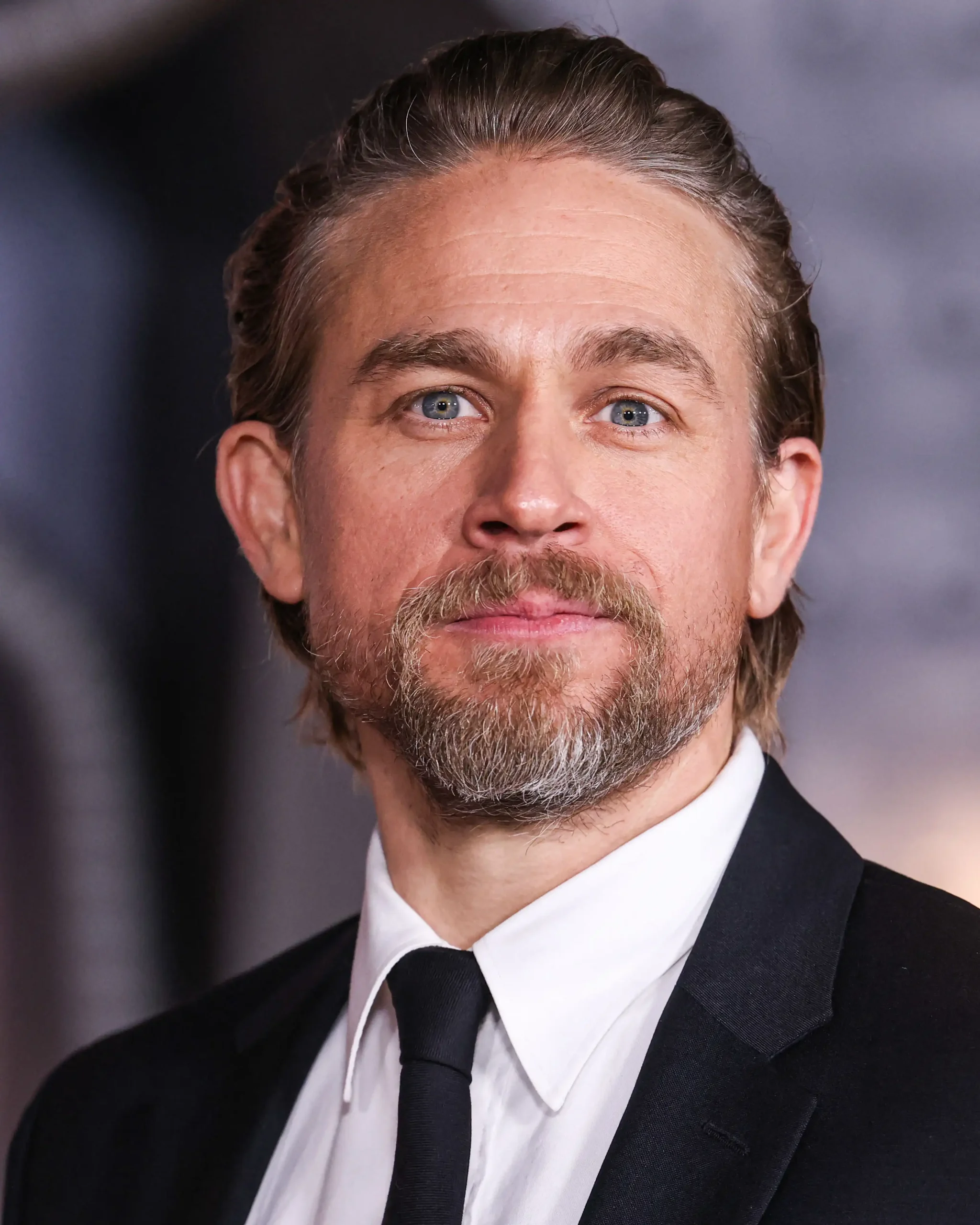 Charlie Hunnam e elenco de Sons of Anarchy retornam em nova série derivada
