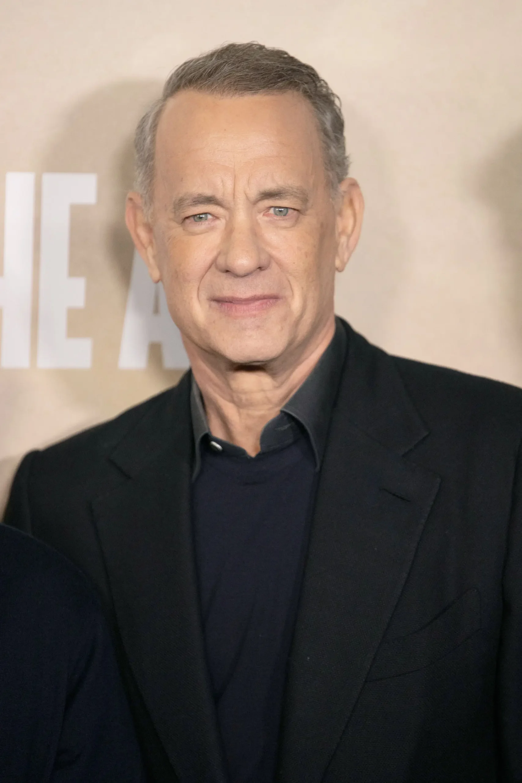 Warner Bros. negocia com Tom Hanks para adaptar livro best-seller “Theo of Golden” ao cinema