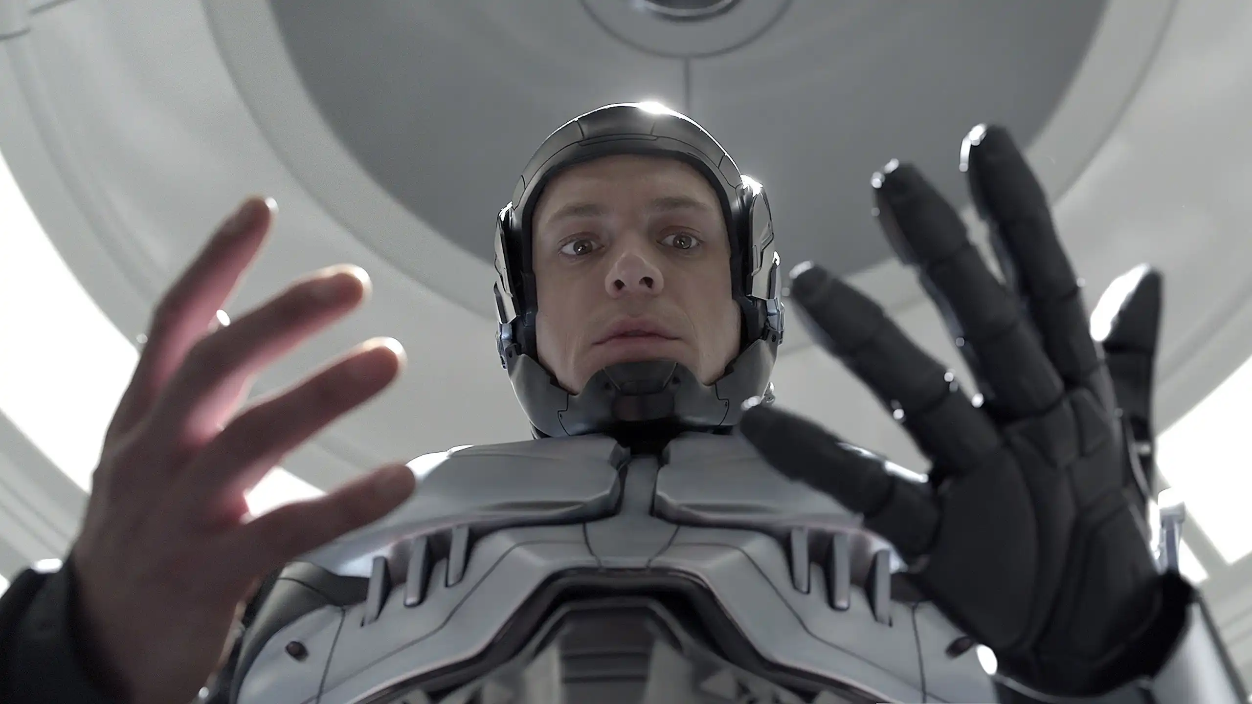 Filme de ficção científica de Gary Oldman, rebootado pela Prime Video, volta a ser sucesso global em streaming
