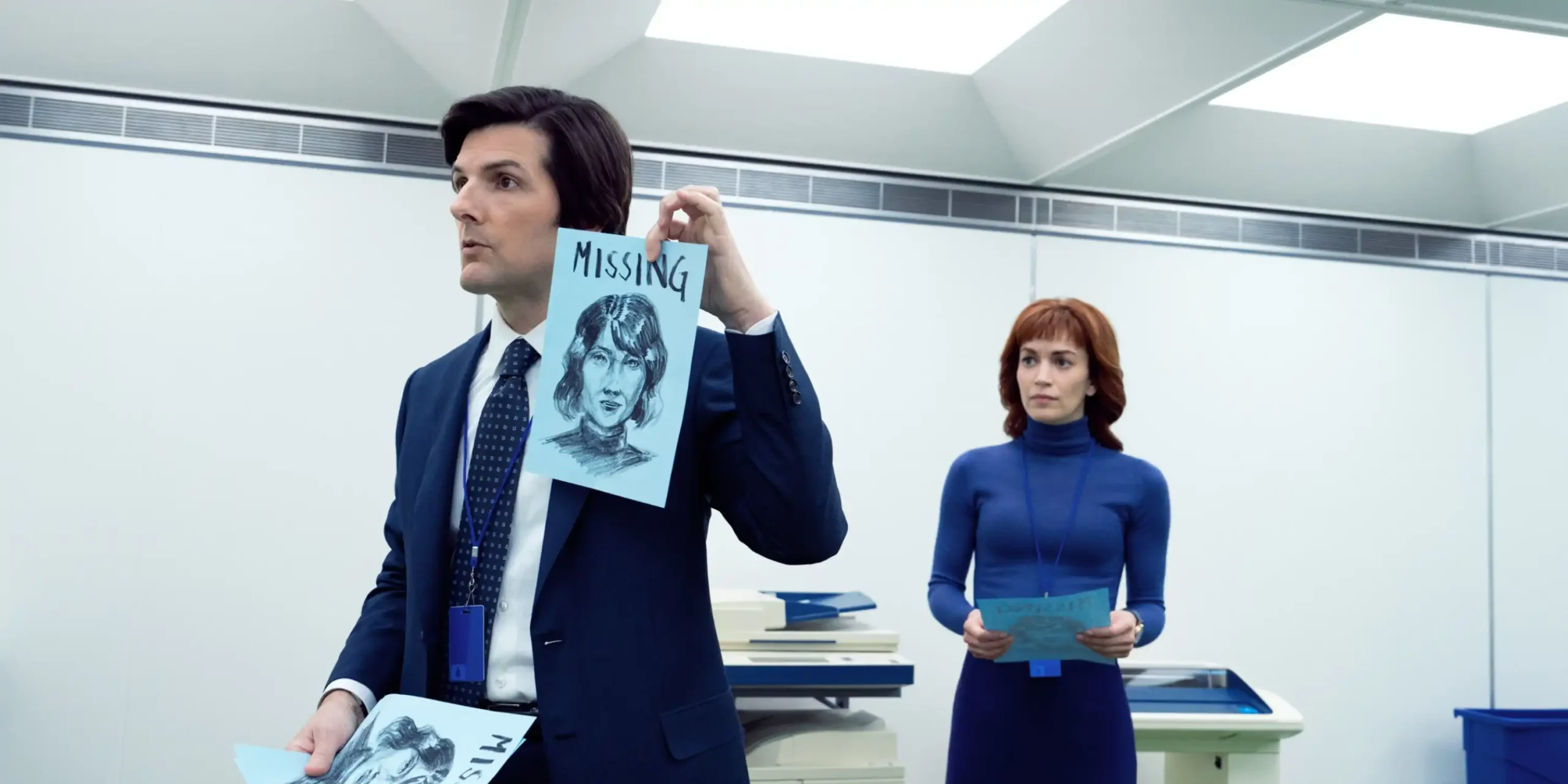 Imagens dos bastidores mostram retorno ao prédio Lumon na temporada 3 de Severance