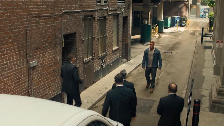Primeiro episódio da 4ª temporada de Reacher mostra grandes mudanças em relação ao livro