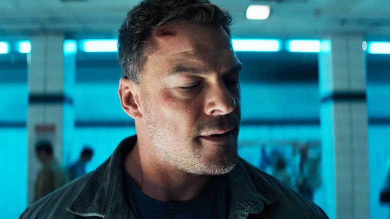 Primeiro episódio da 4ª temporada de Reacher mostra grandes mudanças em relação ao livro