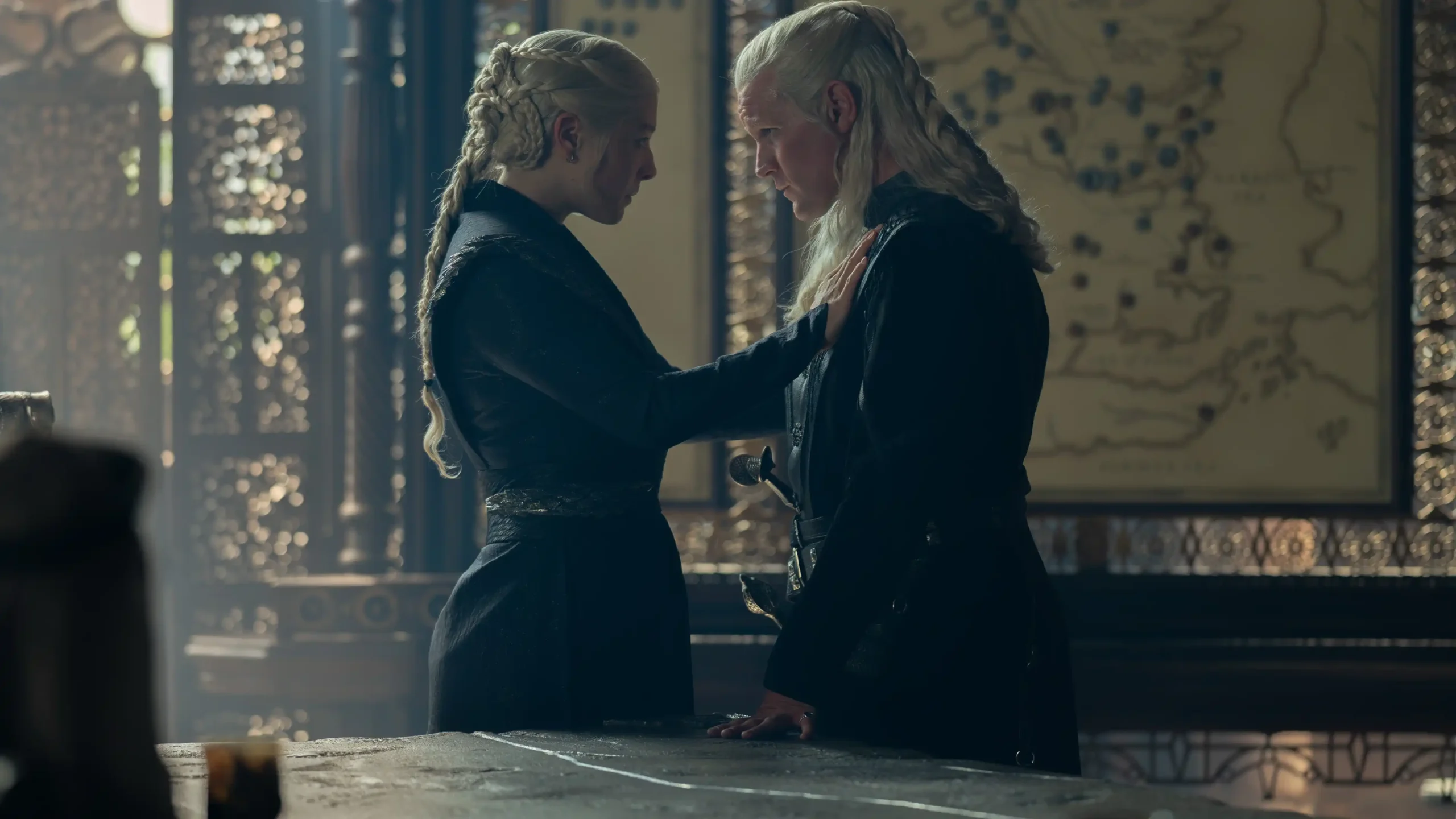 Destino de Helaena e transformação de Rhaenyra em vilã na 4ª temporada de House of the Dragon detalhados por Ryan Condal e Emma D’Arcy