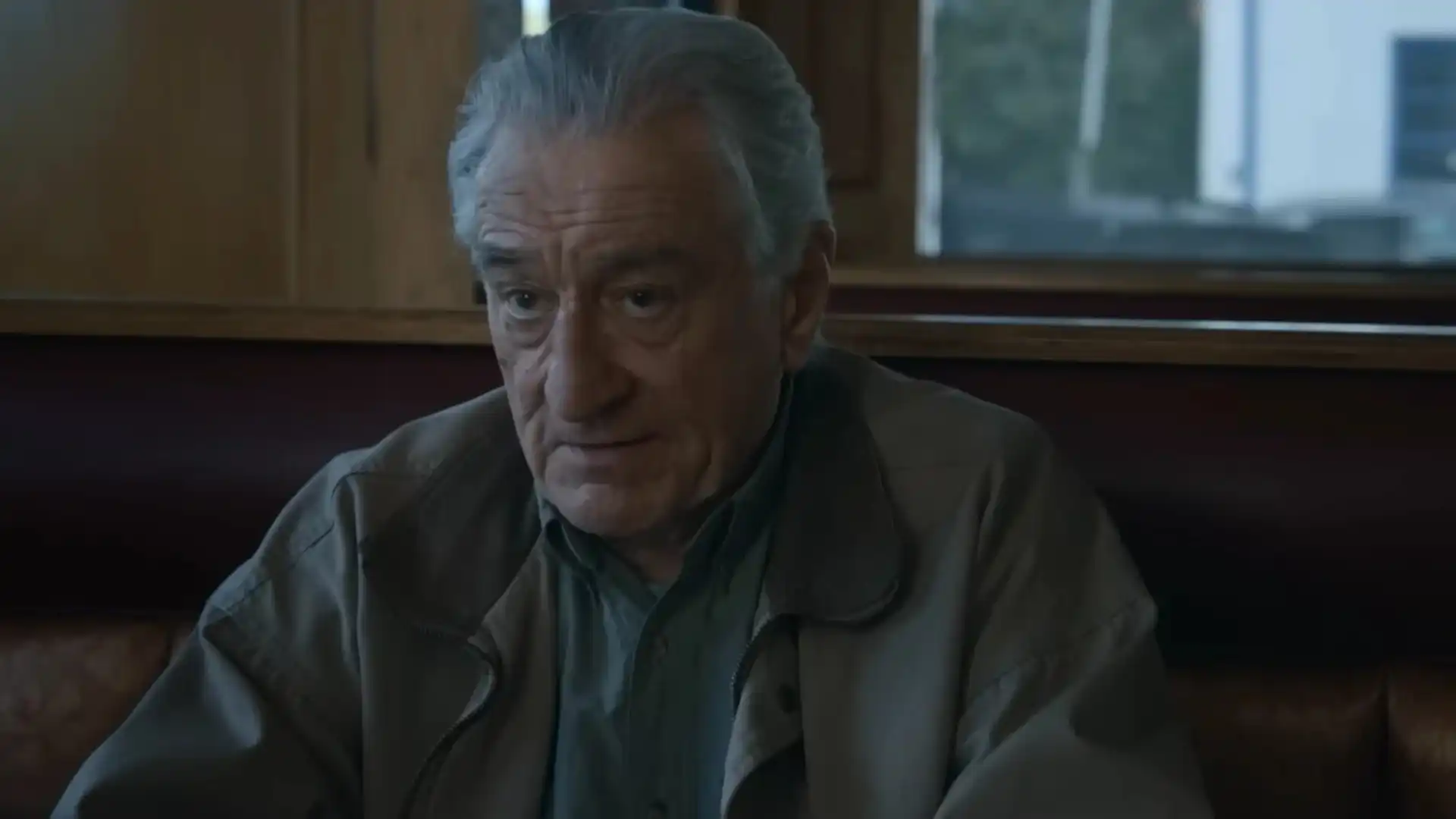 Alex North aprova adaptação para Netflix de seu thriller “The Whisper Man” estrelado por Robert De Niro