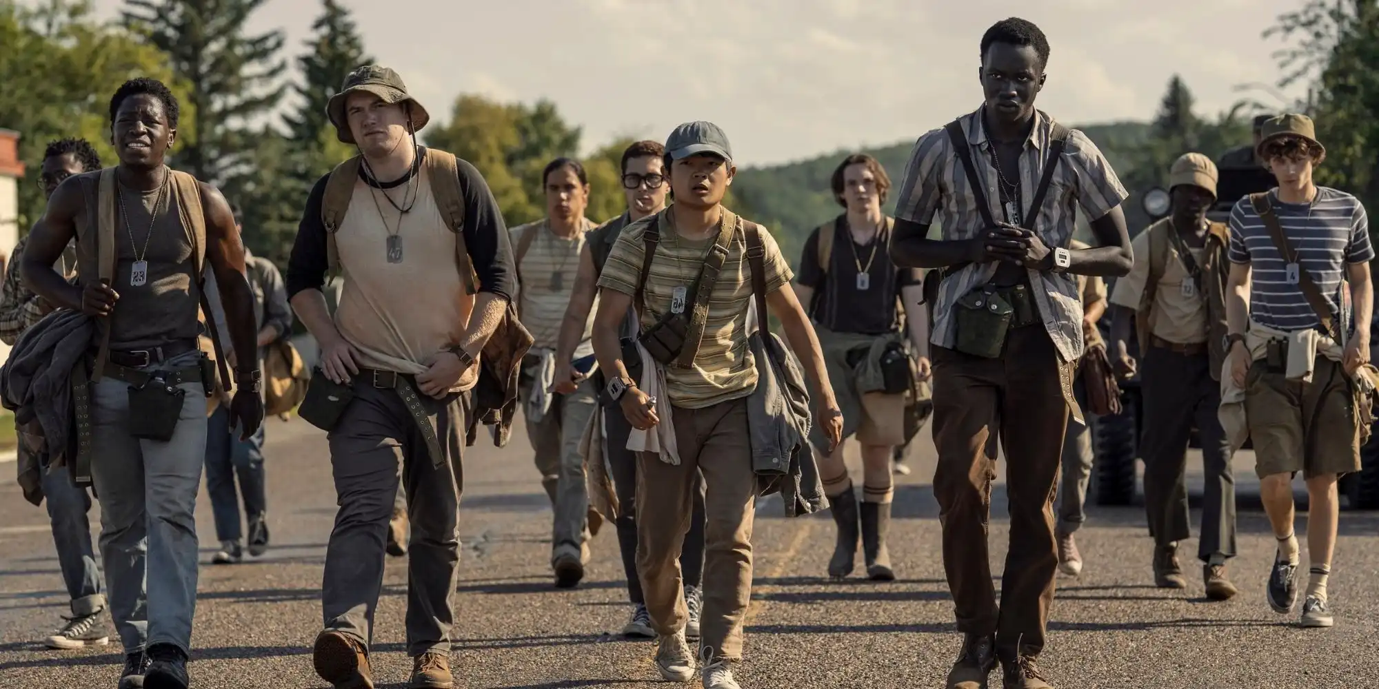 O Thriller Distópico “The Long Walk” de Stephen King Mantém Sucesso em Streaming em Nova Plataforma