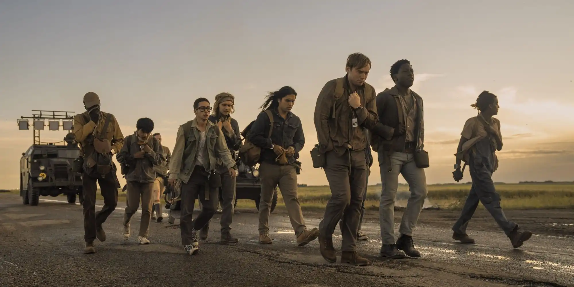 O Thriller Distópico “The Long Walk” de Stephen King Mantém Sucesso em Streaming em Nova Plataforma