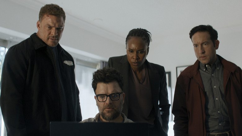 Temporada 4 de Reacher mantém fórmula e entrega ação envolvente com Alan Ritchson