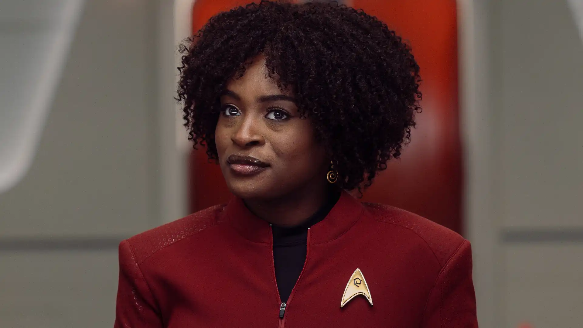 Celia Rose Gooding confirma interesse em retorno como Uhura em possível spinoff de Star Trek e comenta final de Strange New Worlds