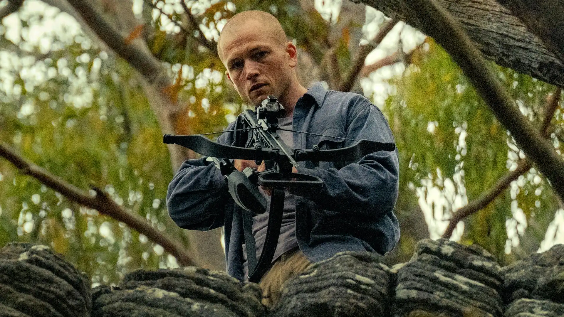 Thriller Apex se destaca como um dos maiores sucessos da Netflix em 2026 e supera fracasso de 2025