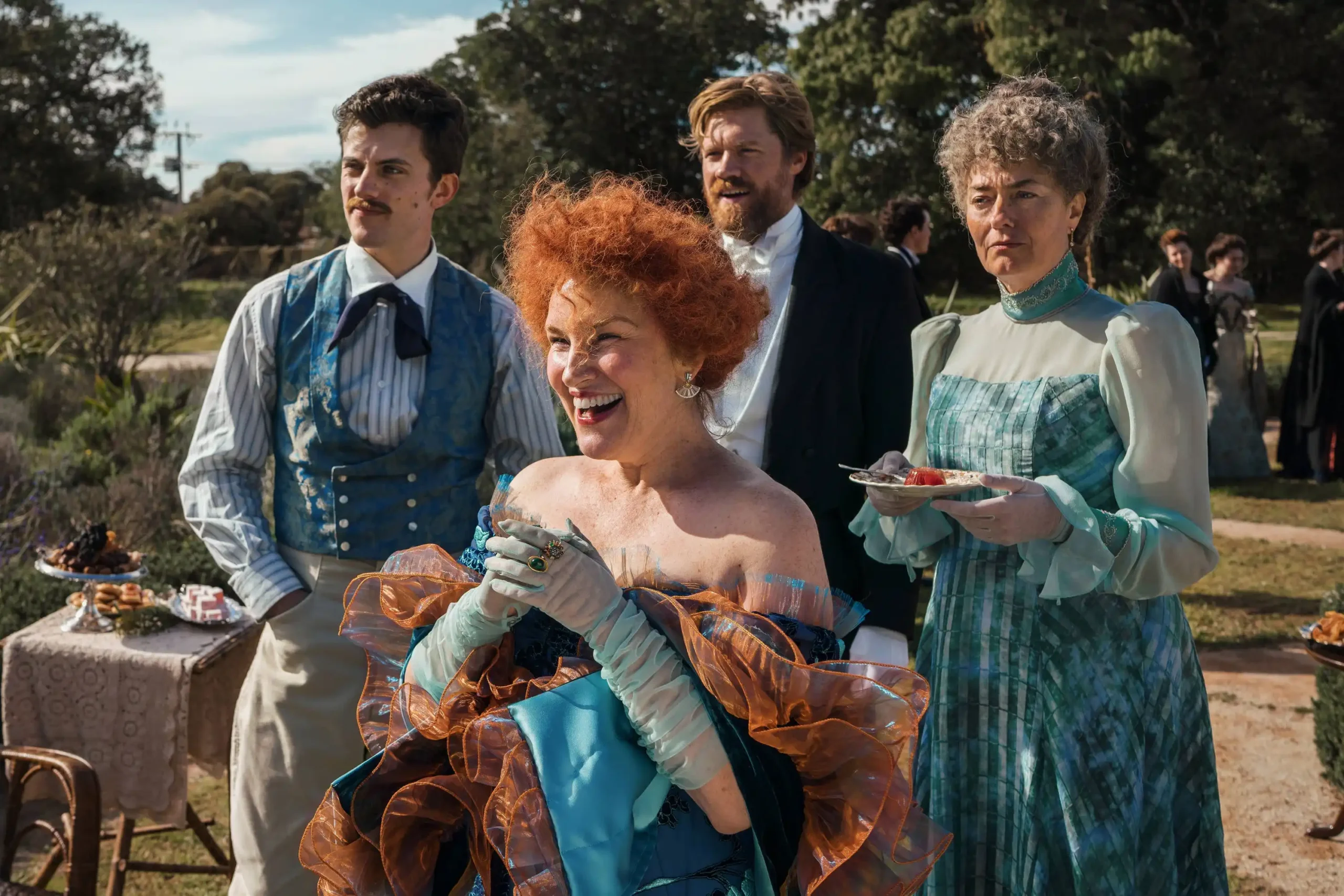Série histórica da Netflix baseada em clássico de 125 anos estreia com avaliação rara no Rotten Tomatoes