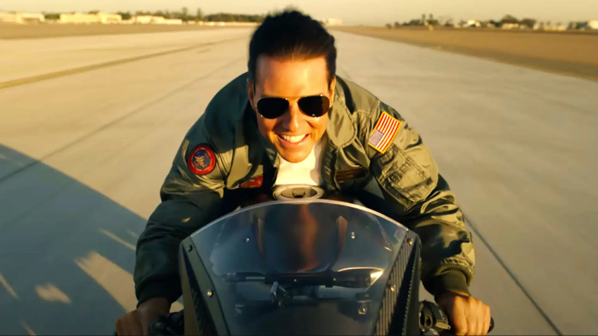 Top Gun: Maverick com Glen Powell alcança marco histórico após 12 anos de produção e 2 anos consecutivos no Top 10 da Paramount+