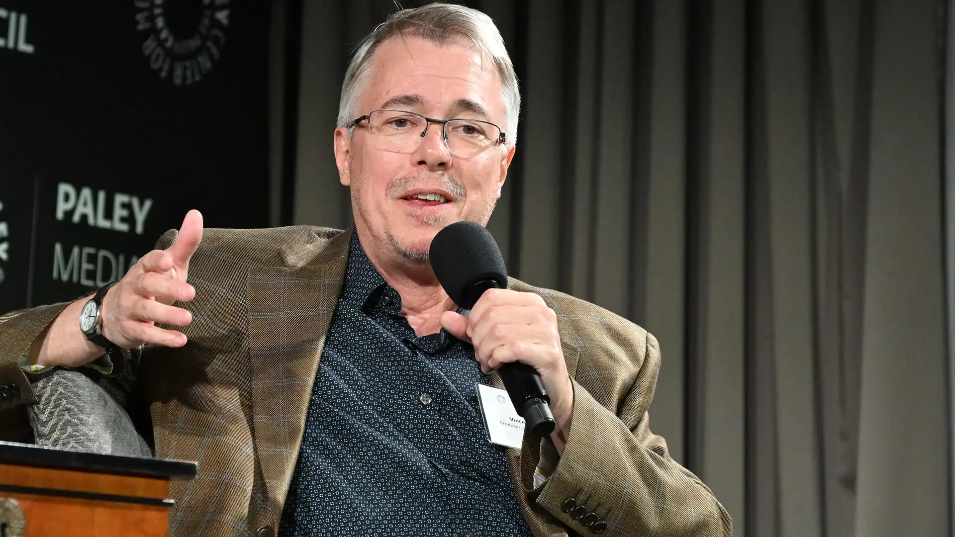 Vince Gilligan Revela Como The X-Files Influenciou Seu Trabalho em Pluribus