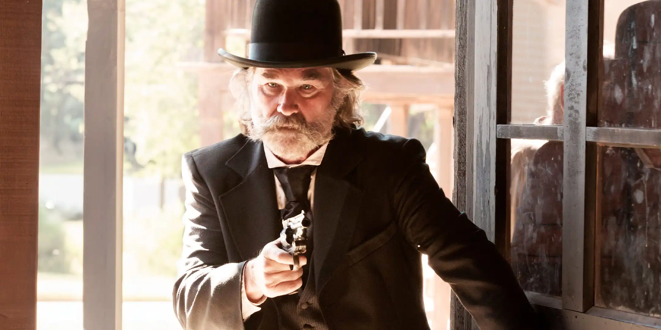 Novo Faroeste com Kurt Russell e Matthew McConaughey conquista posição entre os filmes mais assistidos no streaming