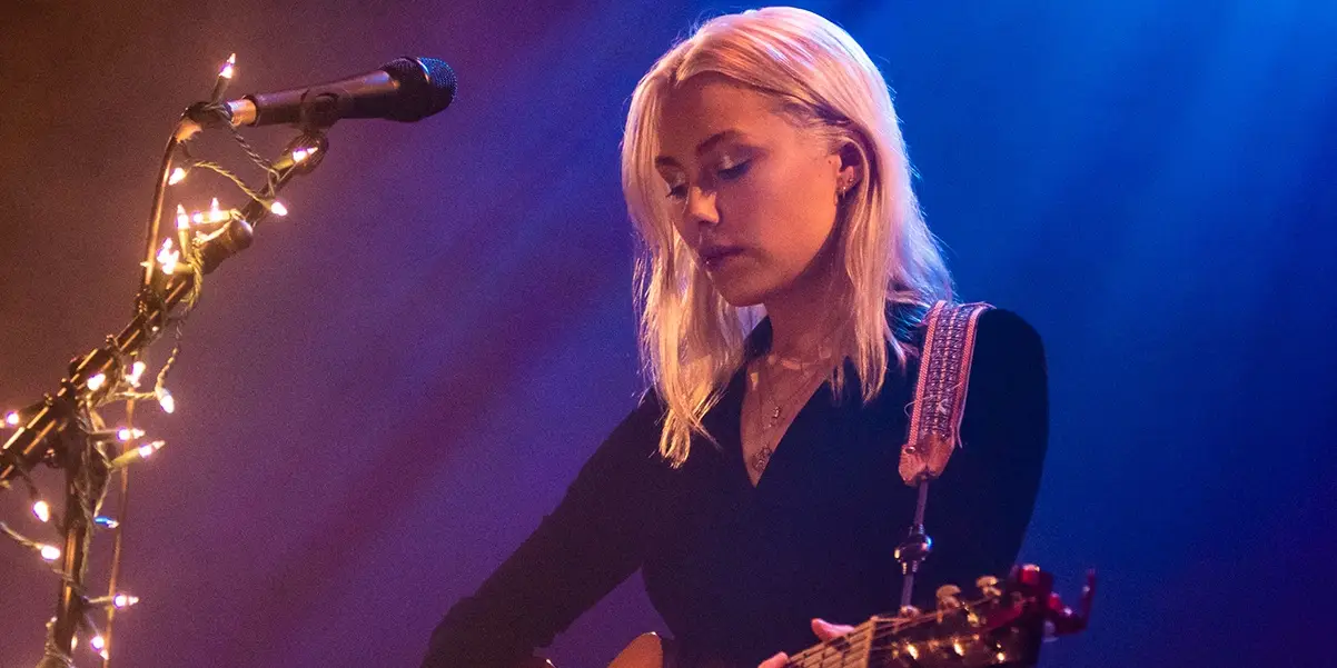 Phoebe Bridgers tem papel fundamental e multifacetado no filme Primetime