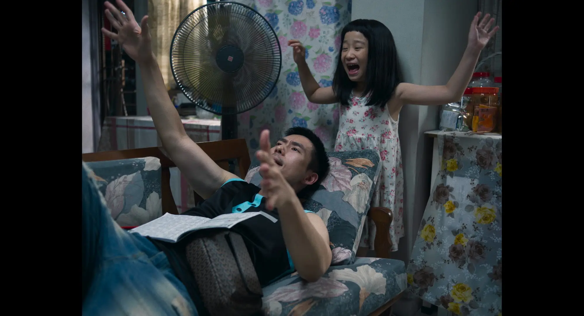 Ah Girl: Filme apresenta a dura realidade do amadurecimento precoce em drama ambientado em Cingapura dos anos 1990