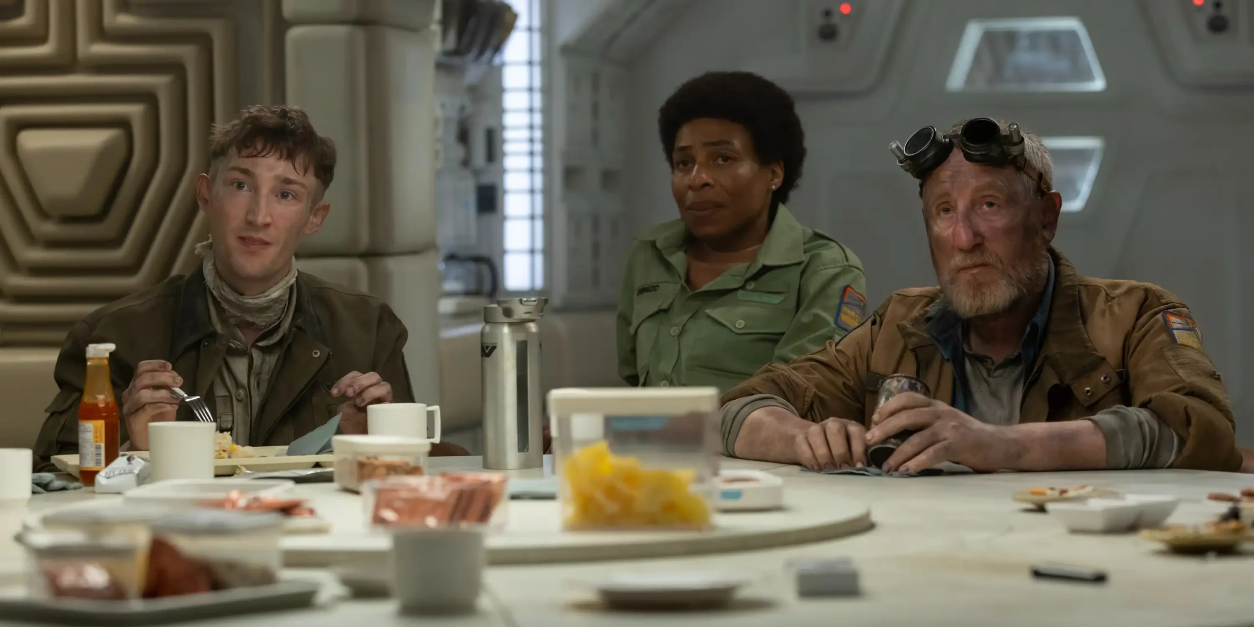 Novas Fotos do Set de Alien: Earth 2 Revelam a Corporação Weyland-Yutani em Marco Histórico de Londres