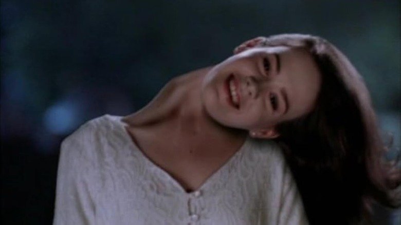 Série de terror dos anos 90 produzida por Sam Raimi, “American Gothic”, foi cancelada prematuramente