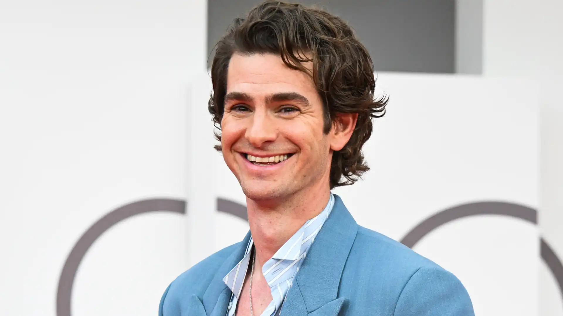 Filme histórico de Andrew Garfield divide crítica e público no Rotten Tomatoes
