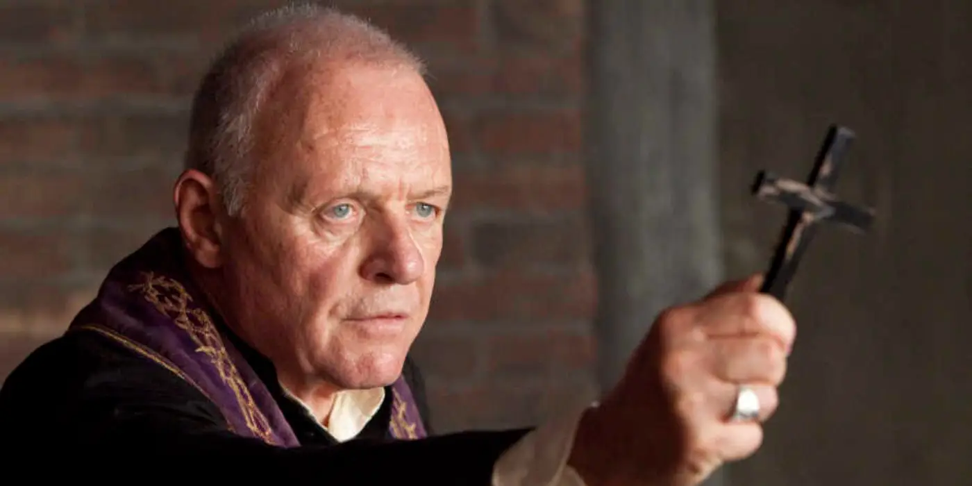 Filme de Anthony Hopkins sobre possessão demoníaca é adicionado discretamente à Netflix
