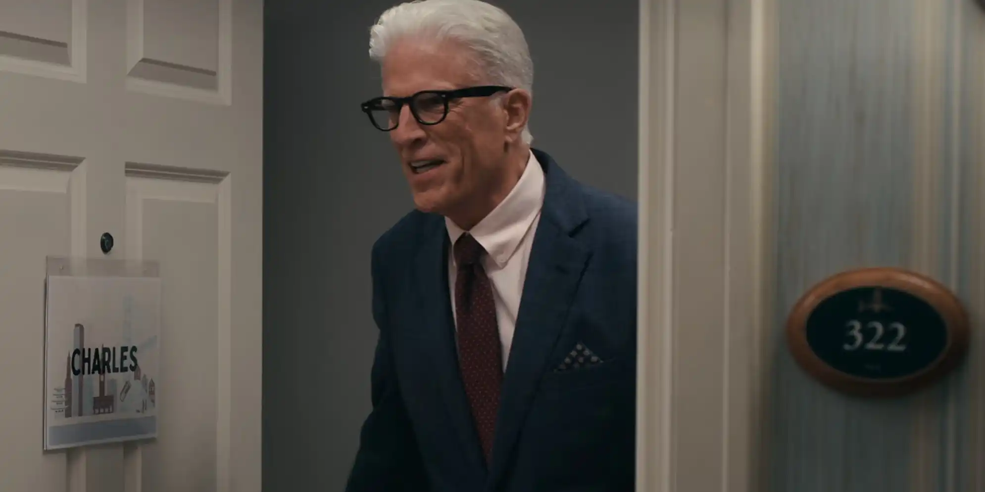 Série de Mistério da Netflix “A Man on the Inside” Será Encerrada Após Três Temporadas