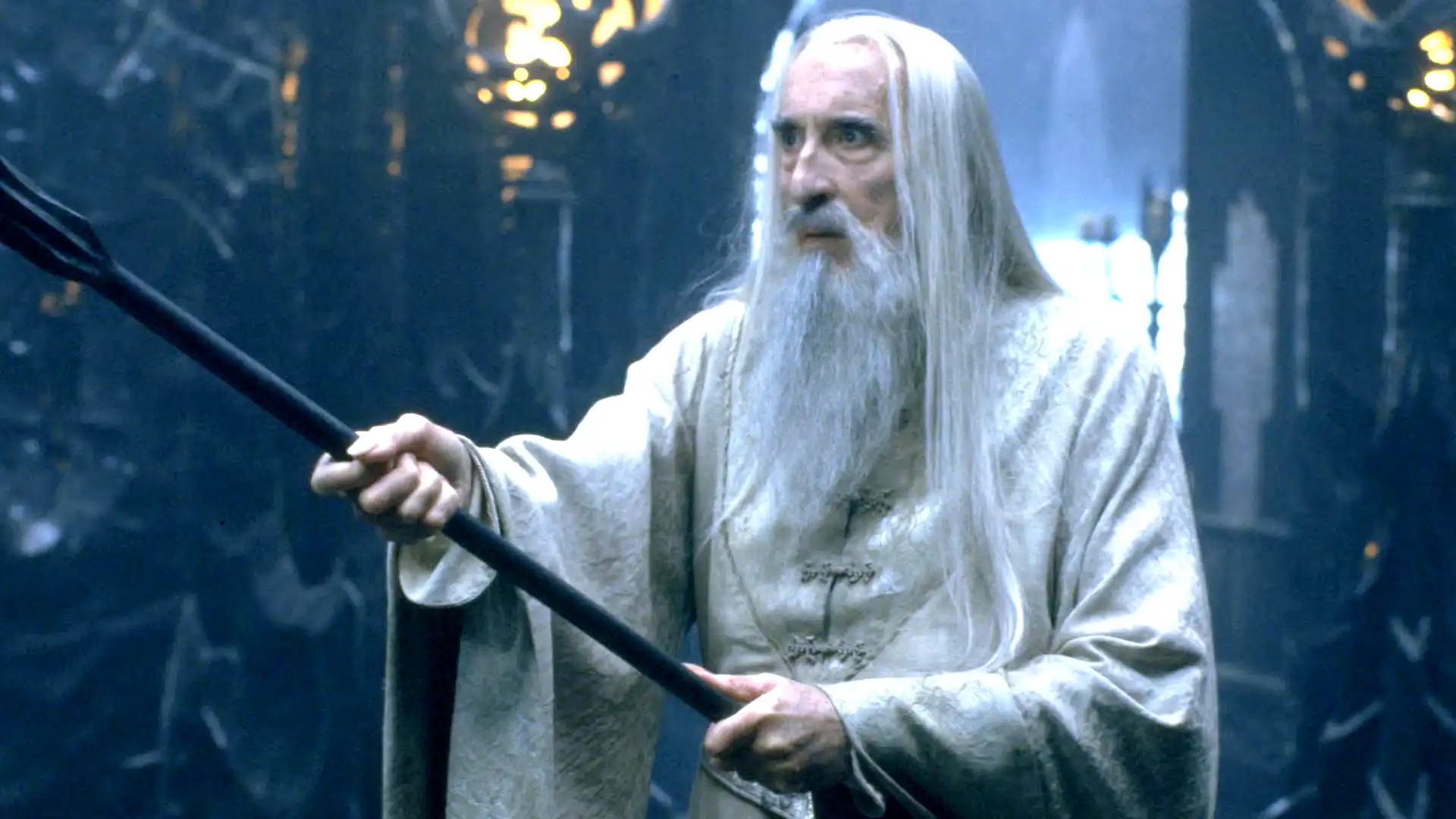 A morte de Saruman nas edições estendidas pode dificultar adaptação de “A Varredura do Condado” em novos filmes de O Senhor dos Anéis