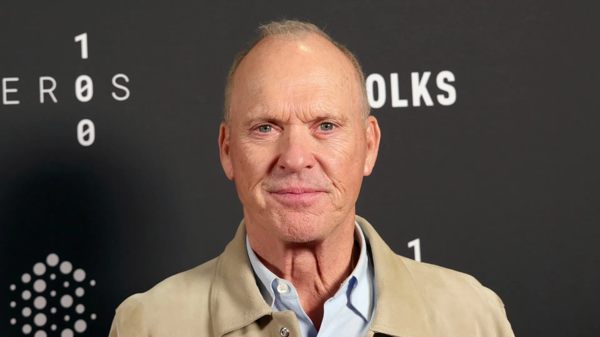 Michael Keaton estreia em faroeste e reencontra Morgan Freeman após quase 40 anos