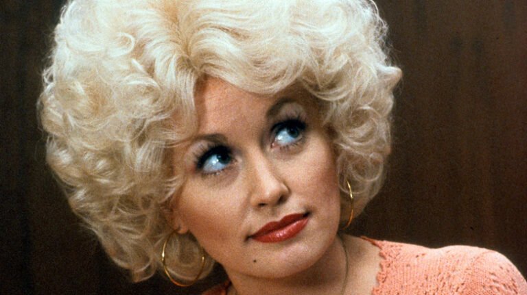 Comédia Clássica de Dolly Parton Ganha Novos Fãs no Netflix Quase 50 Anos Depois