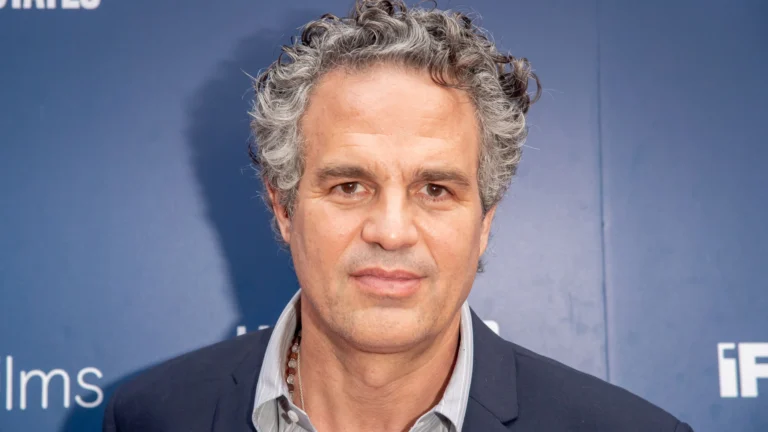 Filme “Poor Things”, estrelado por Mark Ruffalo, retorna ao streaming amanhã