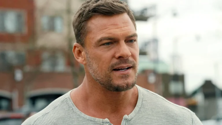 Filme de ação de Alan Ritchson volta a ser sucesso no Prime Video quase um ano após lançamento